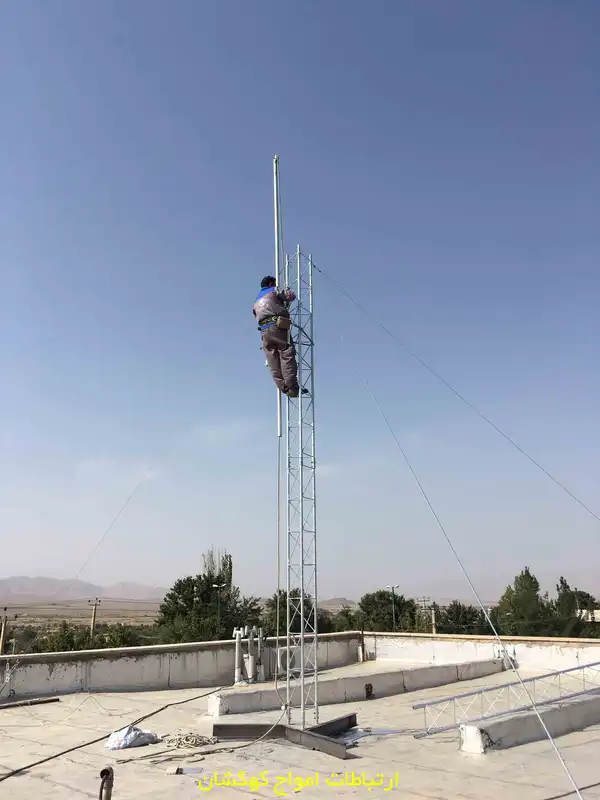 اجرای دکل مهاری جی 35 همراه با فونداسیون و مهارها