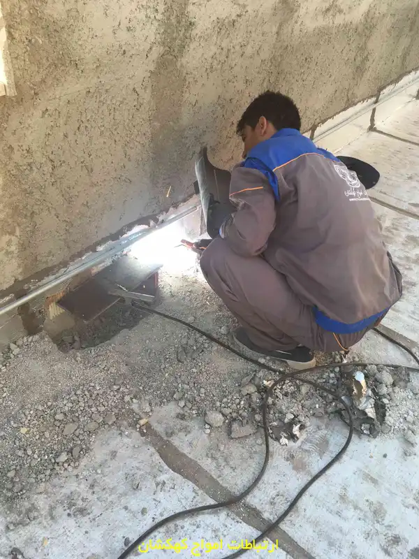 نصب سکشن دوم دکل با کمربند ایمنی و قرقره