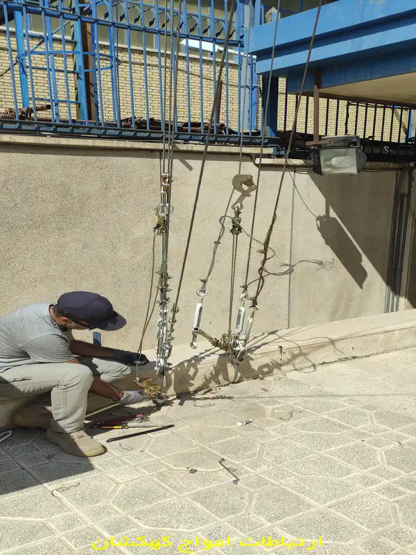 انجام رگلاژ و بررسی اتصالات دکل مهاری شرکت مادیران