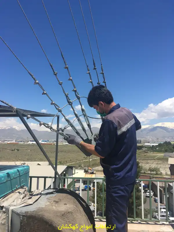 کشش و تنظیم سیم مهار دکل مهاری در پروژه شرکت ایران هورمون