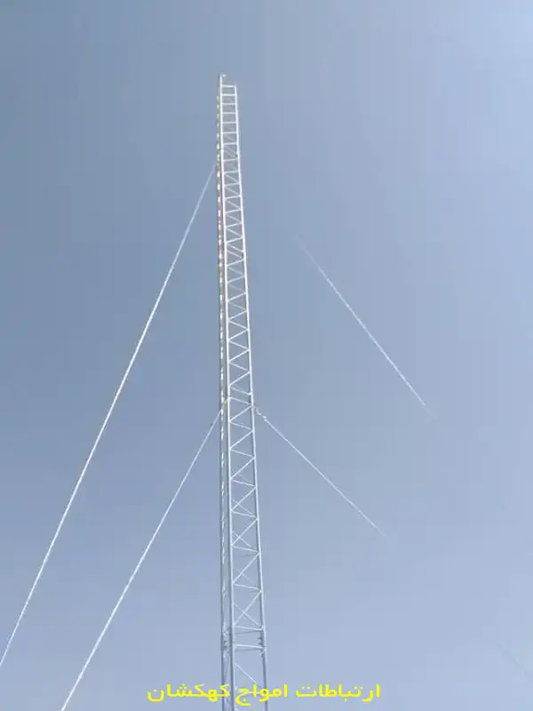اجرای عملیات نصب دکل مهاری جدید در دانشگاه علوم پزشکی ساوه