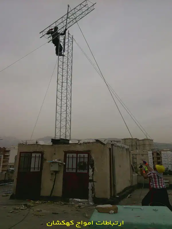 مونتاژ و سرهم‌بندی قطعات دکل چهاروجهی در شرکت ظریف بار