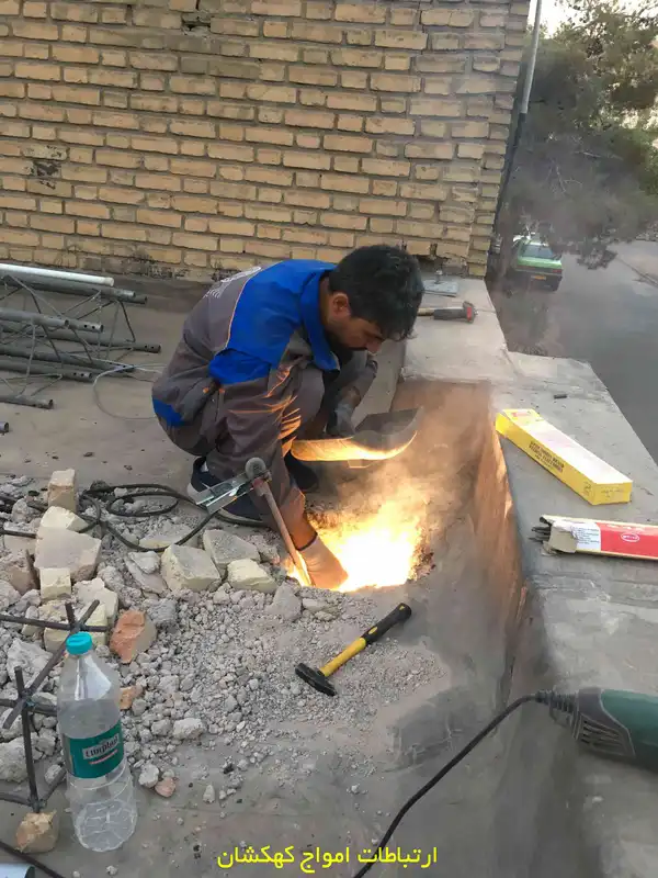 نصب دکل مهاری بلند در اداره برق جیحون