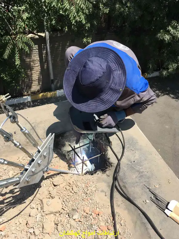 نصب دکل مهاری بلند جی 35 در اداره برق آذری