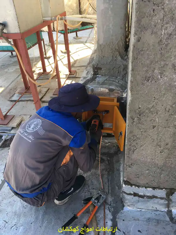 اتصال نردبان ایمن برای دسترسی به بالای دکل