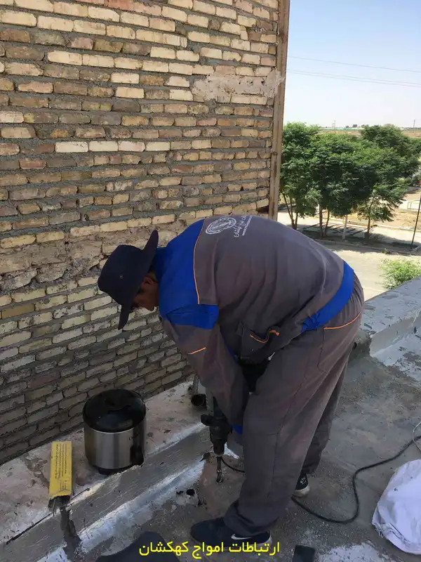 نصب و کشش مهارهای دکل دهیاری حصار حصارقاضی