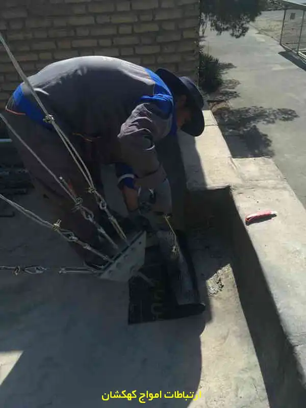 نصب و استقرار پایه دکل مهاری اداره برق جیحون
