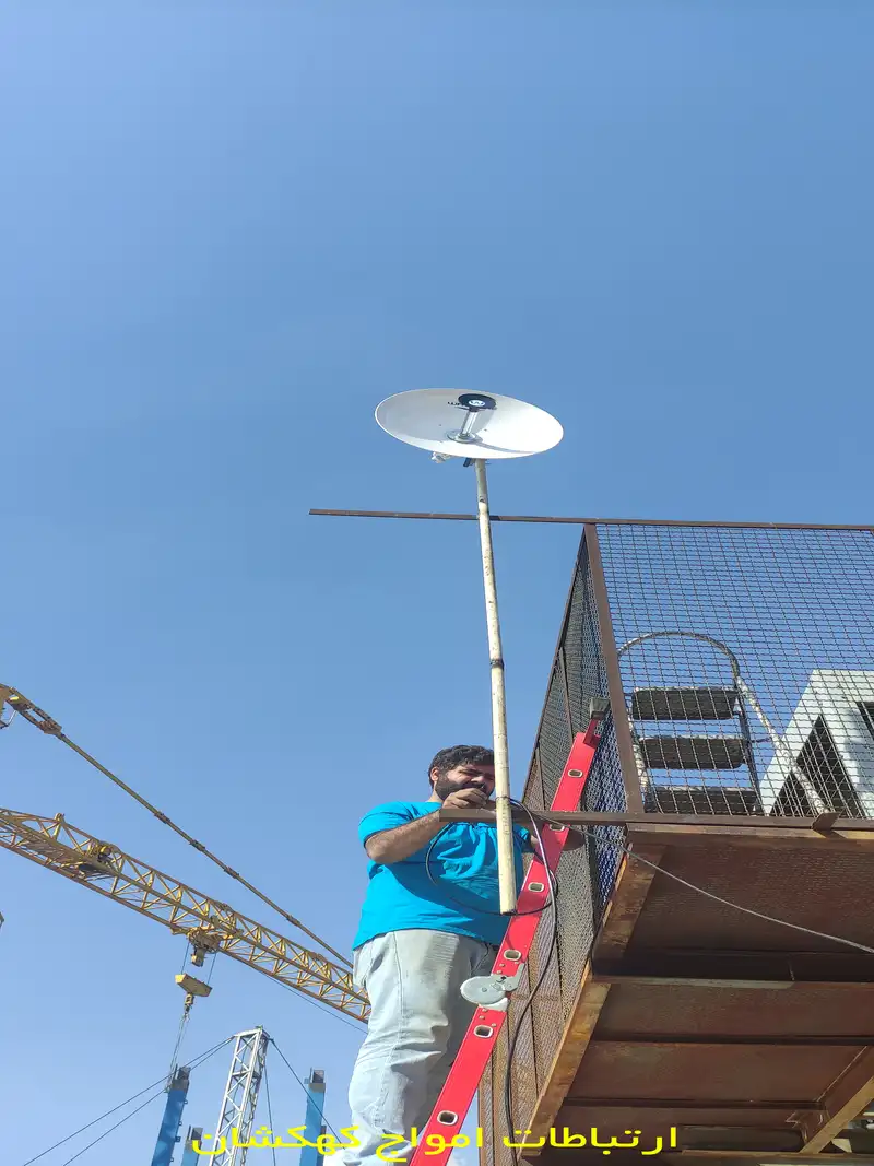 تراز دقیق آنتن ویولاین و رادیو C5x برای انتقال تصویر و دیتا در کارخانه پاکشوما